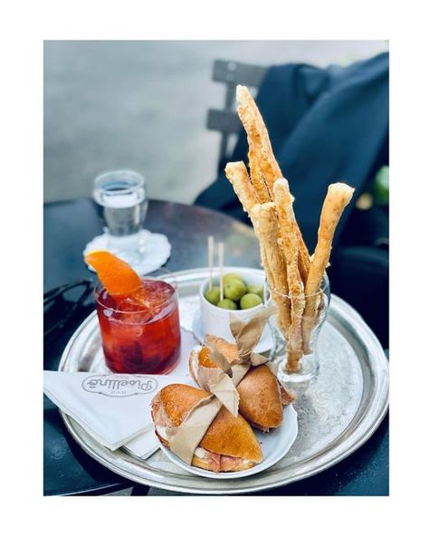 Martini Bar, Cafe Style, Cocktail Bar, Snack Bar, Spring Home, Wine Bar, Instagram Profile, Cafe, Snacks