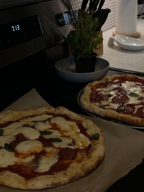 Homemade Pizza Date Night, Pizza Aesthetic Night, Pizza Date Night, Date Night Aesthetic, Pizza Date, Pizza Aesthetic, Date Aesthetic, 2024 Vision, Homemade Pizza