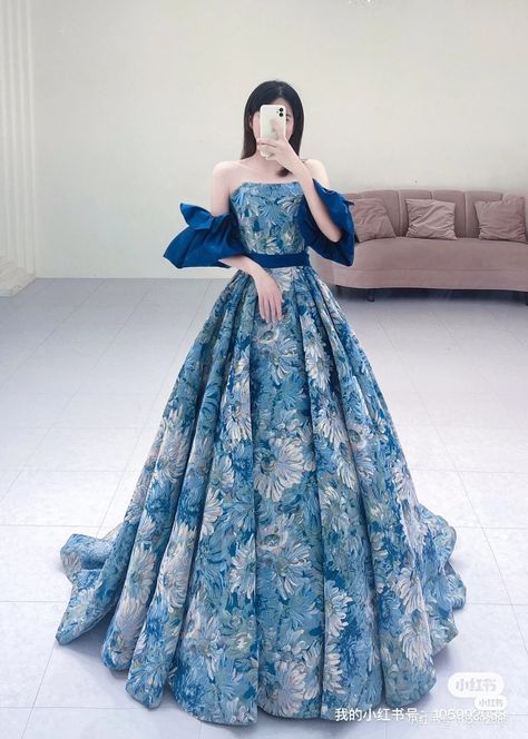 Blue Aesthetic Dress, Beautiful Gown Designs, Floral Ball Gown, Gowns Dresses Elegant, Aesthetic Dress, Old Fashion Dresses, Princess Ball Gowns, Gala Dresses, Fantasy Dress