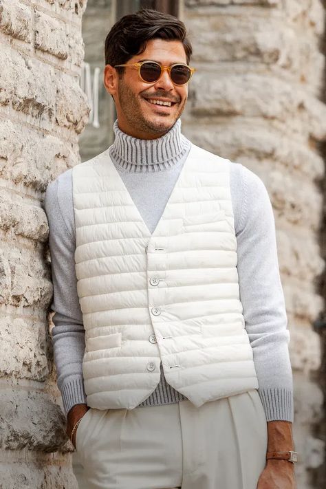 Puffer Vest Outfit Men, Beige Blazer Outfit, Mens White Wool Sweater, Puffer Vest Fashion, Vest Outfits Men, Mens Casual Outfits Summer, Dad Fashion, Lacoste Men, Mens Fashion Fall