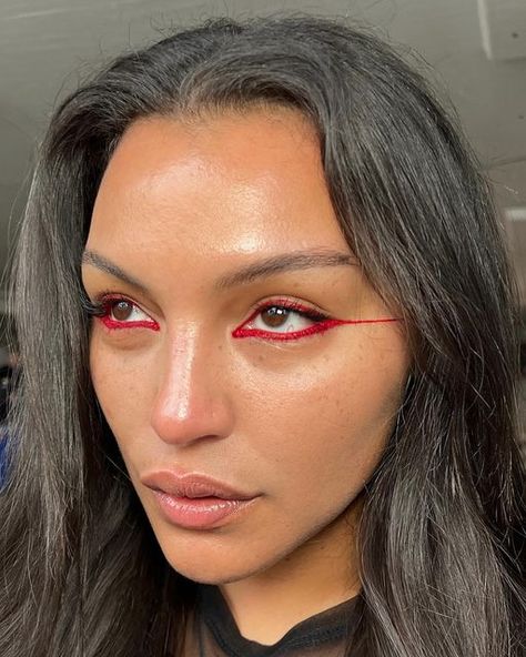 Awesome MUA on Instagram: "MUA: @bensunmakeup Model: @palomija  horizontal red graphic liner keyed by bb @daniel_s_makeup   for @eckhaus_latta" Red Graphic Liner, Red Eyeliner, Mekap Mata, Show Makeup, Swag Makeup, Smink Inspiration, Dope Makeup, Graphic Liner, Edgy Makeup