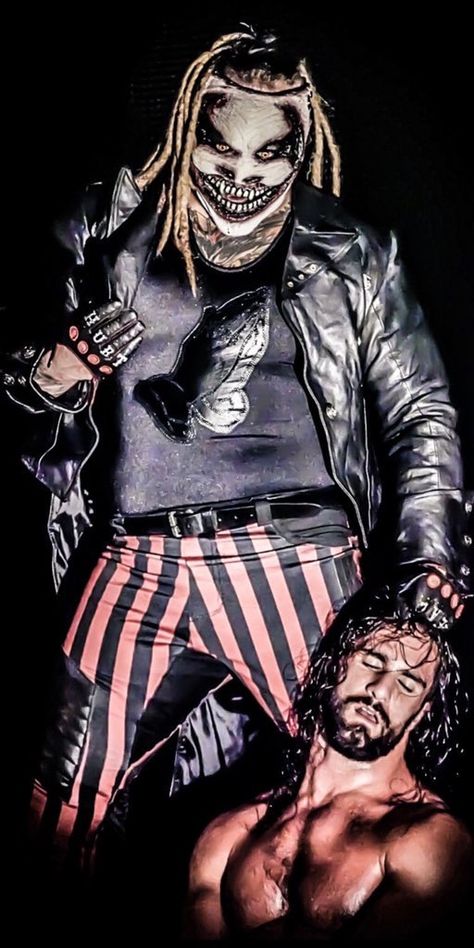 Yet another great pic of The Fiend with an unconscious Seth after he gave Seth a Sister Abigail on the stage at the end of Summer Slam 19. Pic credit: @kimberlasskick via her Twitter page. Professional Wrestling Photography, Wrestling Photography, Highlights 2023, Suplex City, Male Wrestling, Wwe Bray Wyatt, Wyatt Family, Wwe Art, Wwe Men