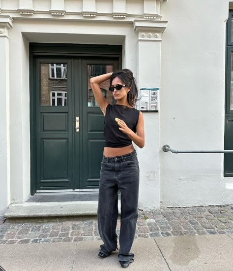 Amalie Star, How To Style Wide Leg Jeans, Style Wide Leg Jeans, Wide Leg Denim Jeans, Summer Denim, Summer To Fall, Girl A, Star Girl, Wide Leg Denim