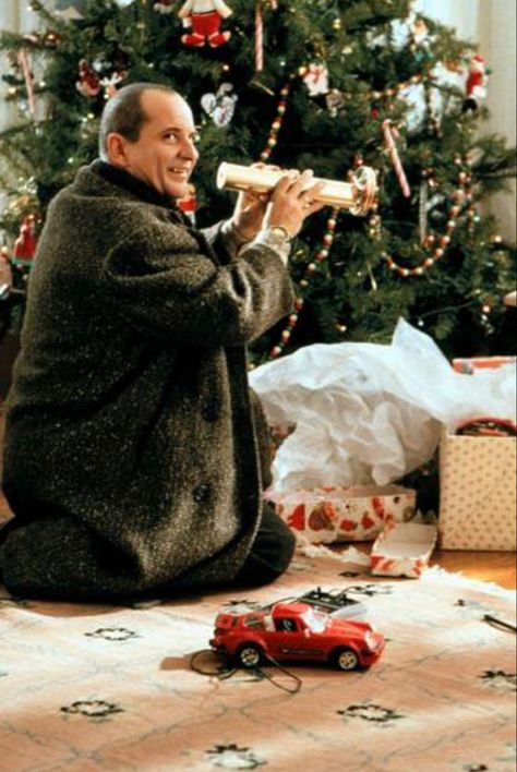 Legendary & Phenomenal Actor Joe Pesci in scene from the (1990) film “Home Alone.”💋❤️💋 Home Alone Scenes, Home Alone Wallpers, Home Alone 1, Movie Duos, Home Alone 1990, Joe Pesci, Home Alone Movie, Home Alone Christmas, Food Post