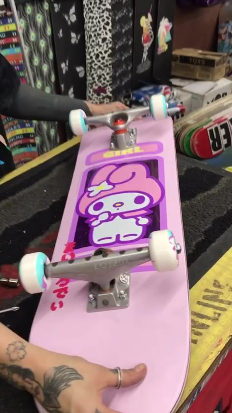 Sanrio Skateboard, Pink Skateboard, Skate Vibes, Skate Aesthetic, Skateboarding Tricks, Skateboard Aesthetic, Skateboard Deck Art, Skateboard Art Design, Custom Skateboards