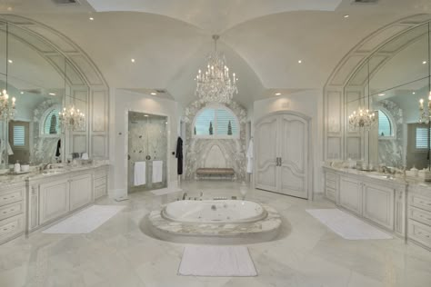 Fancy Walk In Closet, Dream Bathroom Luxury, Luxury Bathroom Master, Luxury Master Bathrooms, Bathroom Design Luxury, Dream House Rooms, Dream Bathrooms, Luxury Homes Dream Houses, Dream House Interior