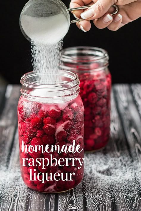 Diy Liquors, Homemade Alcohol, Homemade Liquor, Liquor Recipes, Raspberry Vodka, Moonshine Recipes, Raspberry Liqueur, Liqueurs Recipes, Raspberry Recipes