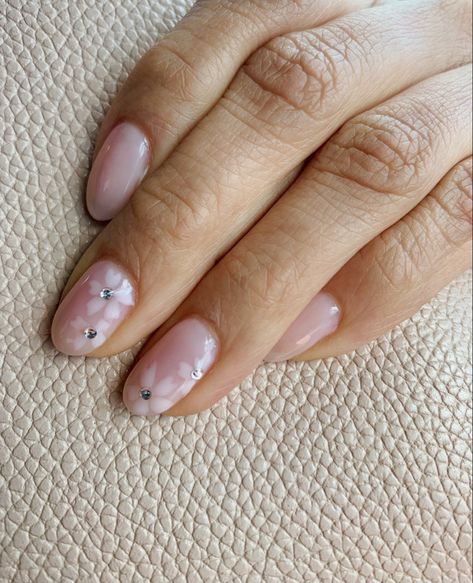 Sakura Nails, Spring Nails 2020, Cherry Blossom Nails, Gel Nails French, Simple Spring Nails, Fall Nail Polish, Cute Spring Nails, Japanese Nails, Fall Nail Colors