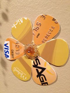 Need something to do with old credit cards?  Use a guitar pick puncher and make flowers to hang on the wall. Guitar Picks Crafts, Guitar Picks Diy, Credit Card Crafts, Small Business Credit Cards, Hotel Key Cards, Pick Flowers, Credit Card Hacks, Make Flowers, Gift Card Craft