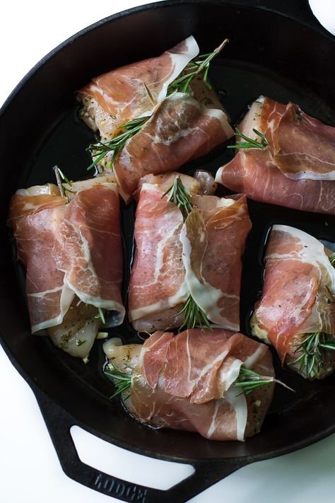 Goat Cheese Stuffed Rosemary Chicken in Prosciutto Rosemary Chicken, Cheese Stuffed, Snacks Für Party, Chicken Dishes Recipes, Aioli, Poultry Recipes, Chicken Dinner Recipes, Goat Cheese, I Love Food