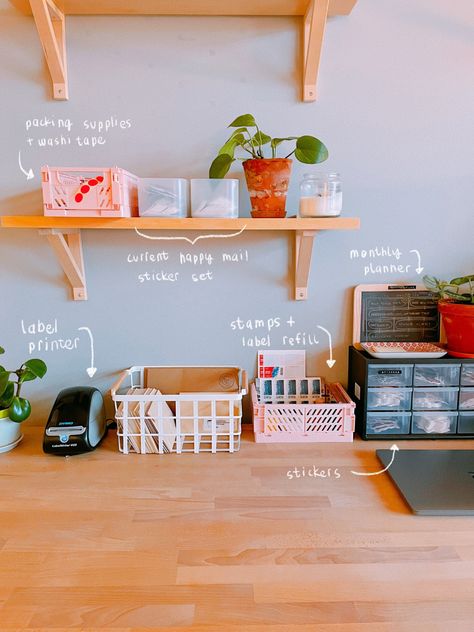 Packing Station Small Business, Painter Workspace, Small Desk Setup Ideas, Seoul Apartment, Work Desk Organization, Art Studio Decor, Small Workspace, Dream Desk, Work Room