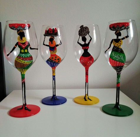 Afrocentric Decor, African Inspired Decor, African Theme, African Crafts, Afrikaanse Kunst, Glass Bottle Diy, Afrikaanse Mode, Diy Glass Bottle Crafts, African Home Decor