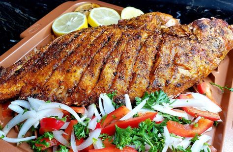 Red Snapper Recipes Baked, Whole Red Snapper Recipes, Snapper Recipes Baked, Tasty Oven, Red Snapper Recipe, Grilled Red Snapper, Red Snapper Recipes, Whole Fish Recipes, Dry Spices