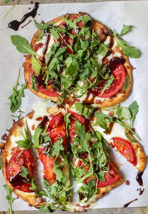 Tomato, Mozzarella & Arugula Naan Pizza with Pancetta and a delicious Balsamic glaze #pizza Nann Bread Pizza Recipes, Nan Pizza, Pizza Recipies, Pizza Naan, Health 2023, Caprese Pizza, Tortilla Recipes, Naan Pizza Recipes, Ooni Pizza