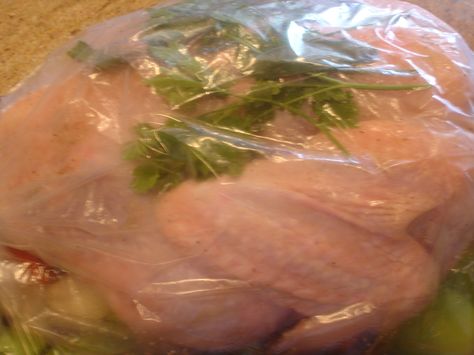 Cooking Turkey Upside Down, Upside Down Turkey, Kentucky Derby Recipes, Derby Recipe, Turkey In A Bag, Oven Bag, Giblet Gravy, Moist Turkey, Food Simple