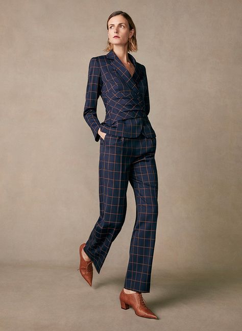 Mens Tailored Suits, Italian Chic, Checked Jacket, Woman Suit Fashion, Mode Casual, Blazer Designs, The Fold, Fashion Attire, Business Suit