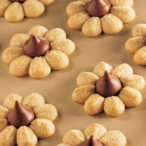 Cookie Press Recipes, Spritz Cookie Recipe, Butter Blossoms, Butter Sugar Cookies, Best Christmas Cookie Recipe, Pampered Chef Recipes, Peanut Butter Blossoms, The Pampered Chef, Spritz Cookies