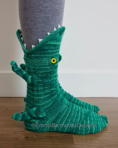 PDF KNITTING PATTERN Crikey Crocodile Socks Funky - Etsy Denmark Whimsical Knitting, Crocodile Socks, Shark Socks, Personalised Socks, Animal Socks, Socks Funny, Funky Socks, Sock Knitting Patterns, Sock Animals