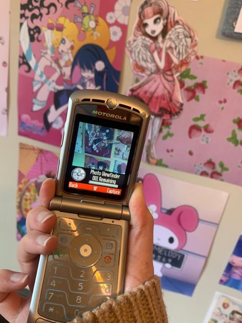 Motorola Razr V3 Pink Aesthetic, Motorola Razr V3 Pink, Motorola Razr Aesthetic, Motorola Phone Aesthetic, Motorola Flip Phone Aesthetic, 2000 Aesthetic Pink, Pink Aesthetic Ipad, Motorola Aesthetic, Android Flip Phone