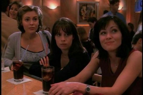 Bingeworthy Shows, Piper Charmed, Phoebe Charmed, Sabrina Spellman Style, Charmed Season 1, Paige Matthews, Prue Halliwell, Piper Halliwell, Phoebe Halliwell