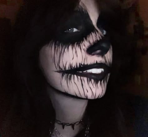 Alt Skull Makeup, Corpse Makeup Tutorial, Emo Face Paint, Corpse Face Paint, Scary Face Paint Ideas, Corpse Paint Aesthetic, Corps Makeup, Goth Face Paint, Corpse Paint Girl