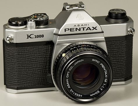 The 14 Most Influential Cameras of All Time Photo Thoughts, Pentax K1000, Photography Blogs, Vintage Foto, Pentax Camera, Camera Collection, Compact Digital Camera, Old Cameras, Classic Camera