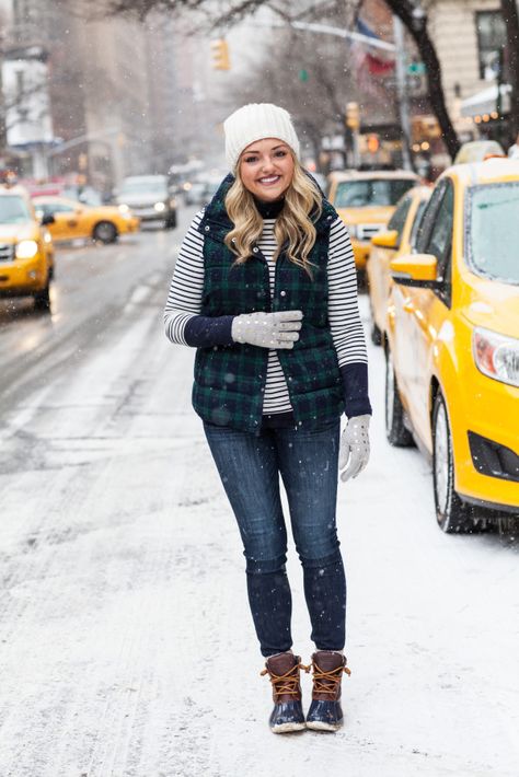 First Real Snow in NYC -- Plaid Puffer Vest, Striped Tee, Beanie, and Duck Boots! Duck Boot Outfit Ideas, Duck Boot Outfit, Duck Boots Outfit, Duck Boats, Winter Mode Outfits, Pijamas Women, Sperry Duck Boots, Winter Boots Outfits, Womens Duck Boots