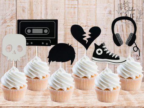 Emo Decorations Party, Elder Emo Birthday Party, Emo Bday Party, Emo 30th Birthday, Emo Birthday Party Ideas, Emo Birthday Party Theme, Emo Party Ideas, Emo Cupcakes, Emo Party Decorations