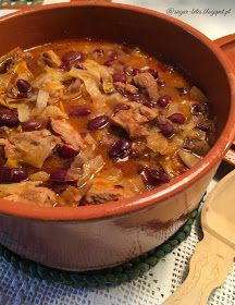 Portuguese Feijoada Recipe, Portuguese Biscoitos Recipe, Feijoada Recipe, Portugal Food, Food C, Food Activities, Portuguese Recipes, Chicken Recipes Casserole, Pork Dishes