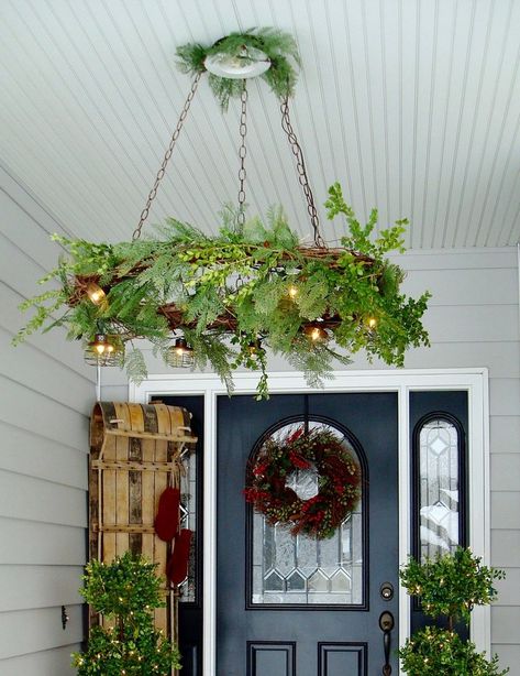 DIY Grapevine Wreath Chandelier by Tahni at Urban Cottage Living | diy wreath | diy christmas | christmas front porch | christmas lighting Porch Balcony Ideas, Christmas Easy Decorations, Ceiling Wreath, Chandelier Wreath, Wreath Chandelier, Chandelier Christmas, Grapevine Tree, Grapevine Wreath Ideas, Diy Grapevine Wreath