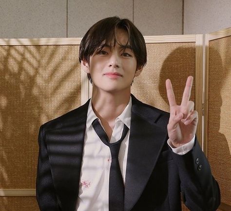 V Surpasses The Record Set By BTS’s “ON” on US iTunes With His First Solo OST “Sweet Night” | allkpop V Smile, V Bts Wallpaper, Kim Taehyung Wallpaper, Vogue Korea, Fan Fiction, Long Curly Hair, V Taehyung, Daegu, Bts Boys