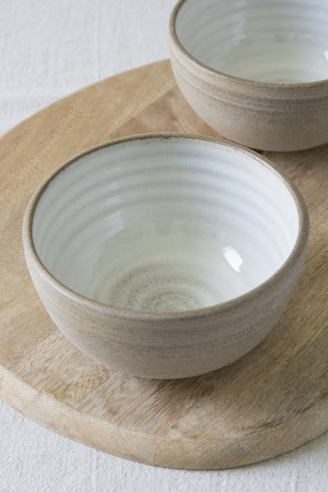 Bowls Design, Ceramics Bowls Designs, Handmade Pottery Bowls, Farmhouse Pottery, Bowl Pottery, Rustic Pottery, Rustic Ceramics, Keramik Design, Wheel Thrown Pottery