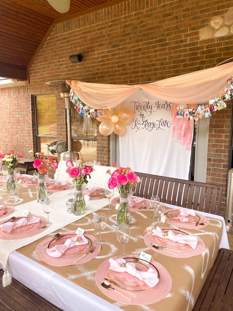 Birthday Brunch Set Up Ideas, Women’s Brunch Decor, Pink Brunch Decor Ideas, Pink Birthday Brunch Ideas, Cute Brunch Set Up Ideas, Birthday Brunch Ideas Decorations Table Settings, Senior Brunch Ideas, Mothers Day Lunch Ideas Table Settings, Grad Brunch Party Ideas