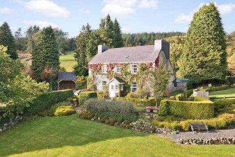 English Farm, Shrub Garden, Farm Landscaping, Farm Estate, Cozy Cottages, Farm Land, House Tree, Farm Layout, Maximalist Design