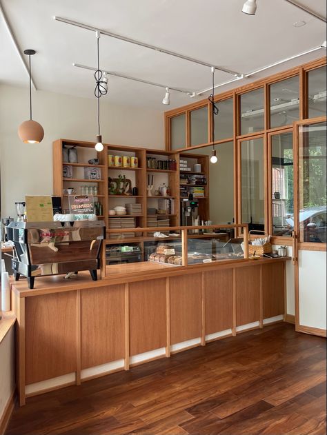 Japanese Cafe Aesthetic Interior, Cafe Countertops Coffee Shop, Cafe Counter Design, Japanese Cafe Interior, Muji Cafe, Japanese Coffee Shop, Cafe Design Inspiration, Coffee Shop Counter, Japanese Bakery