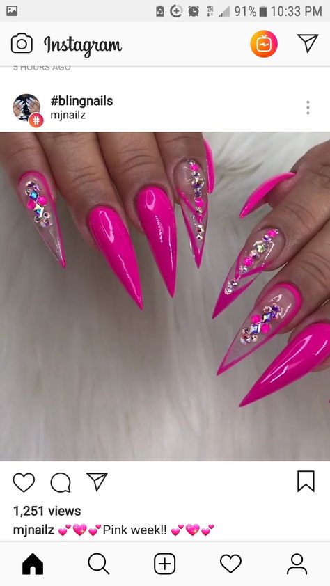 Stiletto Nails Designs Summer, Barbie Themed Nails, Bling Stiletto Nails, Pointy Nail Designs, Diy Rhinestone Nails, Acrylic Nail Designs Classy, Pink Stiletto Nails, Stilleto Nails Designs, Crazy Nail Designs