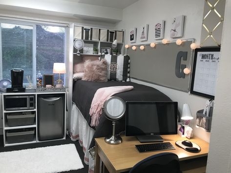 Black Dorm Room Ideas Color Schemes, Black Comforter Dorm Room, Black College Dorm Aesthetic, Dorm Room Esthetics, Black White And Grey Dorm Ideas, Modern Dorm Room Ideas Cozy, Dorm Room Ideas Black And Grey, College Dorm Room Ideas Hbcu, Dorm Room Ideas Single Room