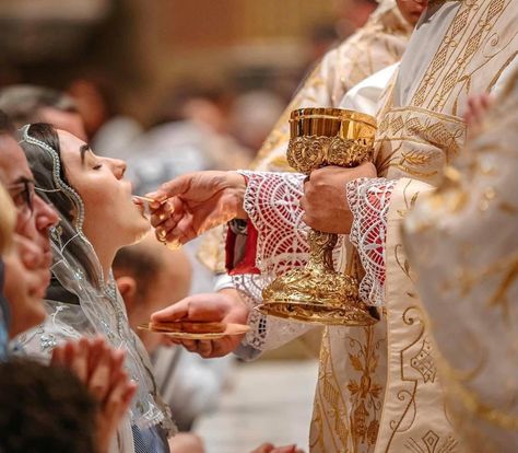 Latin Mass Wedding, Catholic Core, Catholic Wedding Traditions, Catholic Wedding Ceremony, Traditional Catholicism, Catholic Altar, Church Aesthetic, Orthodox Wedding, Latin Mass