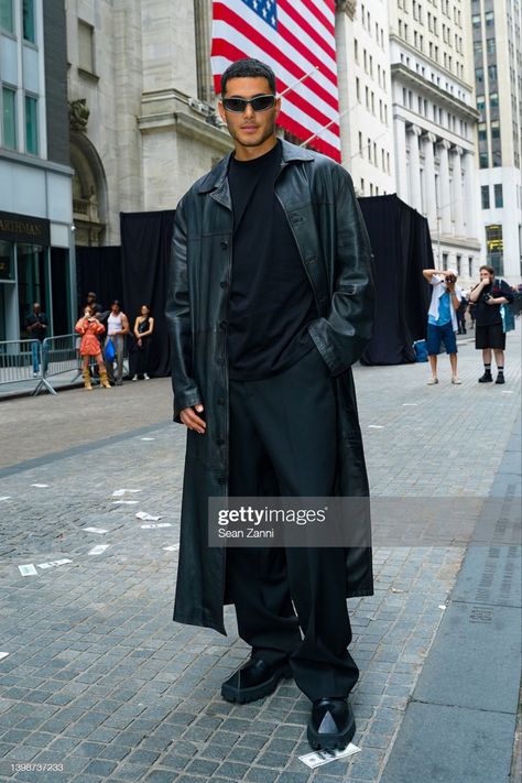 Long Leather Jacket Outfit Men, Frugal Aesthetic, Men High Fashion, Ootd Boy, Fai Khadra, Balenciaga Outfit, Leather Overcoat, Mens Fashion Week Street Style, Long Coat Outfit