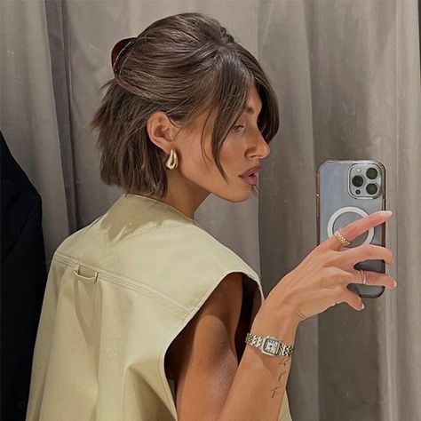 Chic Short Hair, Hair Inspiration Short, Penteado Cabelo Curto, Cut My Hair, Long Bob, Hair Envy, Short Bob Hairstyles, Bobs Haircuts, Pretty Hairstyles