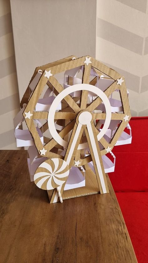 Diy Mini Ferris Wheel, Diy Ferris Wheel, Mini Ferris Wheel, Disneyland Birthday, Clay Diy Projects, Diy Clay, Ferris Wheel, Disneyland, Diy Projects