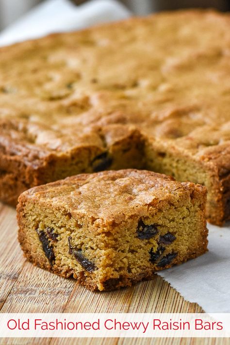 Chewy Raisin Bars. These old fashioned cookie squares are a little dense and chewy like blondies, with a delicious, caramel flavour which comes from using only brown sugar in the batter. #easycookies #christmascookies #raisincookies Fruit Cheesecake Bars, Sheet Pan Cakes, Raisin Bars, Cookie Squares, Cookie Swap Recipes, Brown Sugar Caramel, Chewy Bars, Banana Bread Bars, Blondie Recipe