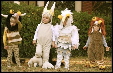 Bookish Halloween costumes for children: Where the Wild Things Are group costume. Wild Things Costume, Halloween Costumes Kids Homemade, Scary Birds, Halloween 2010, Wild Rumpus, Children's Book Characters, Diy Halloween Costumes For Kids, Diy Kostüm, Homemade Costumes