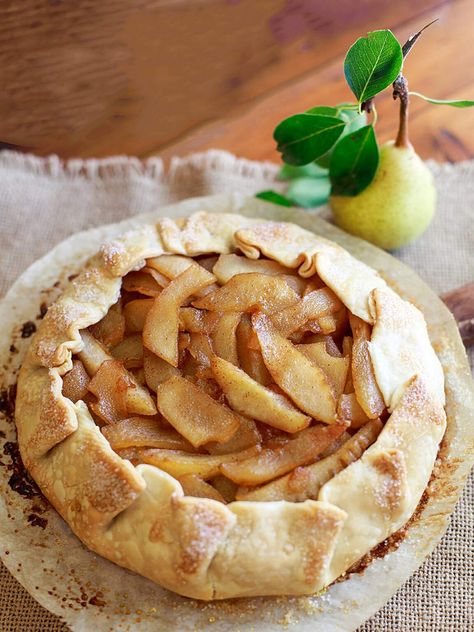 A rustic pear tart. Rustic Pear Tart, Pear And Cheese Tart, Pear Tart Recipes, Breakfast With Pears, Easy Pear Tart, Pear Galette Recipe, Pear Tart Recipe Easy, Rustic Pear Tart Recipe, Apple Pear Tart