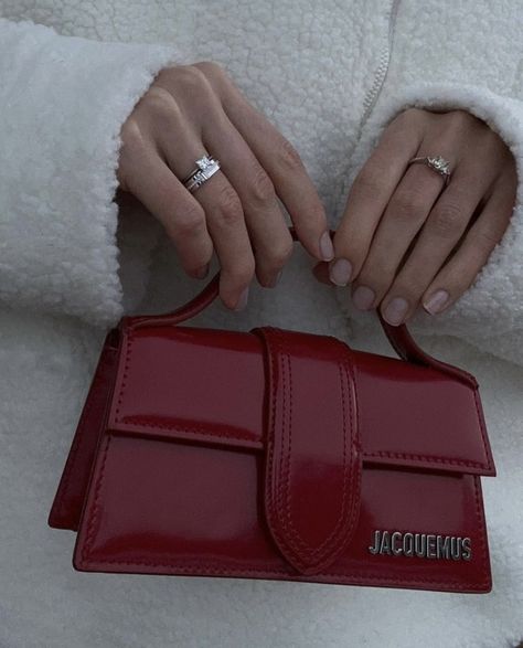 Jacquemus Bag Outfit, Jacquemus Bag, Inside My Bag, Red Love, Birthday Wishlist, Brown Aesthetic, Big Bags, Cherry Red, New Bag