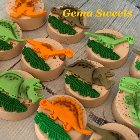 Dinosaur Birthday Party Food, Dino Birthday Cake, Dino Theme, Dinosaur Themed Birthday Party, Oreo Pops, Dino Birthday, Dino Party, Birthday Party Food, Dinosaur Theme