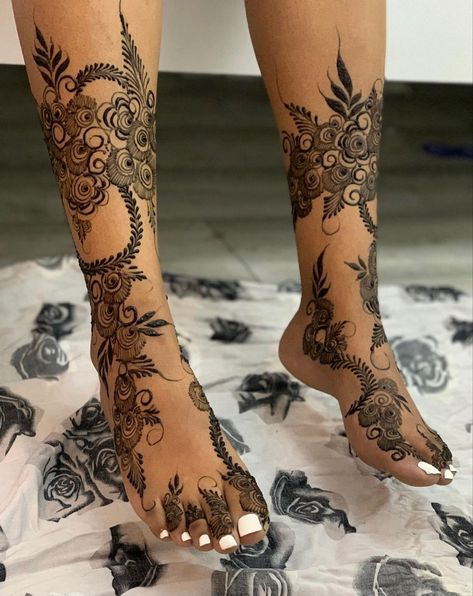 Lalle Design, Eritrean Henna Designs, Somali Wedding Henna, Somali Bridal Henna, Feet Henna Designs, Henna Leg Designs, Bridal Henna Somali, Henna On Leg, Henna Feet Designs