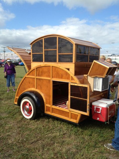 Pop-Top Teardrop camper trailer. Kombi Trailer, Kombi Motorhome, Vw Sedan, Tiny Trailers, Cool Campers, Retro Campers, Teardrop Camper, Vintage Travel Trailers, Teardrop Trailer