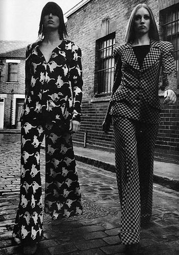 Trouser suits, BIBA, 1970s Looks like today's PJs. Perfect for the grocery store...not! Biba Fashion, Alissa Salls, Barbara Hulanicki, Seventies Fashion, 1970s Fashion, 1960s Fashion, Moda Vintage, Look Vintage, Retro Stil