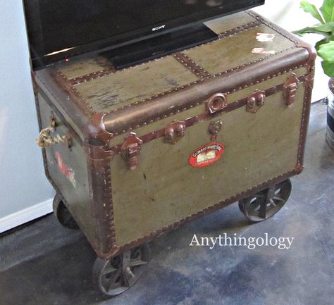 Anythingology: Vintage Steamer Trunk Turned Media Cabinet...I love the wheels. Trunk Redo, Trunk Makeover, Vintage Steamer Trunk, Trunk Ideas, Industrial Wheels, Painted Trunk, Old Trunks, Coffee Table Trunk, Antique Trunk